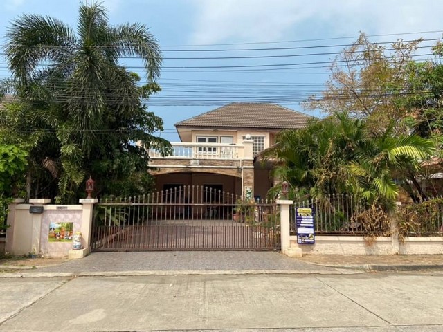   รายละเอียดเพิ่มเติม Code ID : BB 14103  ราคาขาย 5,300,000  บาท- ขนาดพื้นที่ :  95 ตารางวา - จำนวนห้อง :  3 ห้องนอน 3 ห้องน้ำ  - ที่จอดรถ :   2    คันพิกัดทรัพย์ : https://maps.app.goo.gl/s1ZNXwEQ9WHjb2TA7    สถานที่ใกล้เคียง- ใกล้โรงพยาบาลมหาลัยบูรพา- ใกล้สะพานปลา อ่างศิลา  - ใกล้เซ็นทรัลพลาซ่า ชลบุรีสอบถามเพิ่มเติม/นัดชมโทร. 097-419-5982(พลอย)โทร. 096-932-4624(ออมสิน)Line : @panaya (มี@ด้านหน้า)ปรึกษาสินเชื่อฟรี One Stop Service ดูแลตั้งแต่ต้นจนจบบริษัท ปณยา�