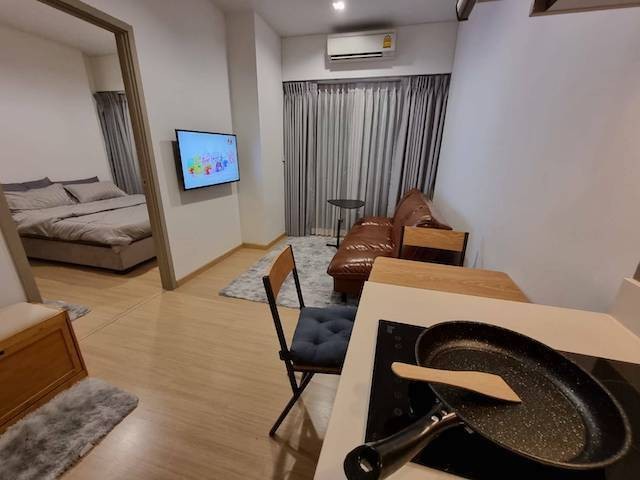 Whizdom Connect, nice, quiet, private, 8th floor, BTS Punnawithi.***Service for selling/renting houses, condos and giving advice. If interested, contact at any time***Interested in additional details or pictures or making an appointment to see the room?You can contact Ekachai (Aui).T. 089-799-5598Line ID: @auiauiaui001 (add @ in front) (Agent Post)-------------------------------------------------- ------------Room type: 1 bedroom, 1 bathroomSize 27.81 sq m., 8th floorNew, clean room, beautifully decorated, ready to move in.details-------------------------------------------------- ------------Rental price: 16,000 baht per month-------------------------------------------------- ------------* Complete electrical appliances- Air conditioning- fridge- TV- washing machine-------------------------------------------------- ------------*Facilities worth using-  swimming pool– Fitness– Sky Lounge- library– garden-------------------------------------------------- ------------*Nearby importa