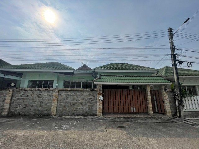   รายละเอียดเพิ่มเติม Code ID : BB 1482  ราคาขาย  5,168,000 บาท- ขนาดพื้นที่ :   72- จำนวนห้อง :   3 ห้องนอน 2 ห้องน้ำ- ที่จอดรถ :  1     คันพิกัดทรัพย์ : https://maps.app.goo.gl/idwtFnCqc6hJ52329    สถานที่ใกล้เคียง- ใกล้โรงพยาบาลกรุงเทพพัทยา- ใกล้สวนสาธารณะลานโพธิ์ ชลบุรี - ใกล้สถานีตำรวจภูธรอำเภอบางละมุง- ใกล้เซ็นทรัลเฟสติวัล พัทยา บีช สอบถามเพิ่มเติม/นัดชมโทร. 097-419-5982(พลอย)โทร. 096-932-4624(ออมสิน)Line : @panaya (มี@ด้านหน้า)ปรึกษาสินเชื่อ�