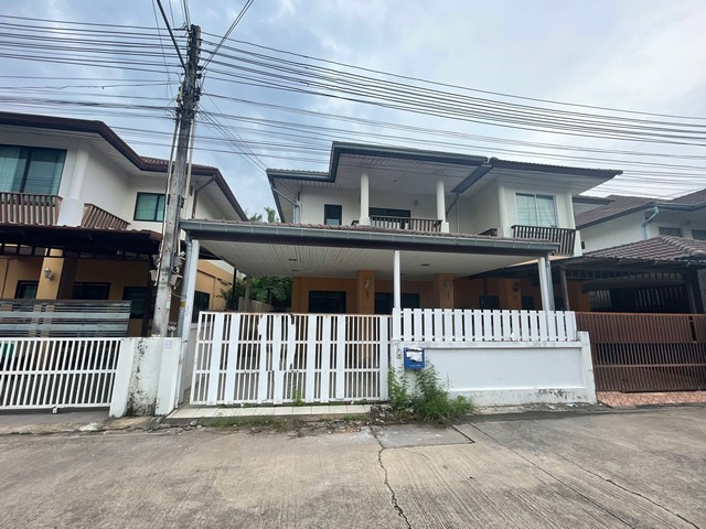   รายละเอียดเพิ่มเติม Code ID : BB 10525  ราคาขาย 2,945,000  บาท- ขนาดพื้นที่ :  36 - จำนวนห้อง :  2 ห้องนอน 3 ห้องน้ำ - ที่จอดรถ :   1    คันพิกัดทรัพย์ :  https://maps.app.goo.gl/HsdGH5VeAi4t854N7    สถานที่ใกล้เคียง- ใกล้โรงเรียนศรีสุวิช- ใกล้โรงพยาบาลบางละมุง   สอบถามเพิ่มเติม/นัดชมโทร. 097-419-5982(พลอย)โทร. 096-932-4624(ออมสิน)Line : @panaya (มี@ด้านหน้า)ปรึกษาสินเชื่อฟรี One Stop Service ดูแลตั้งแต่ต้นจนจบบริษัท ปณยาคิดดี จำกัด