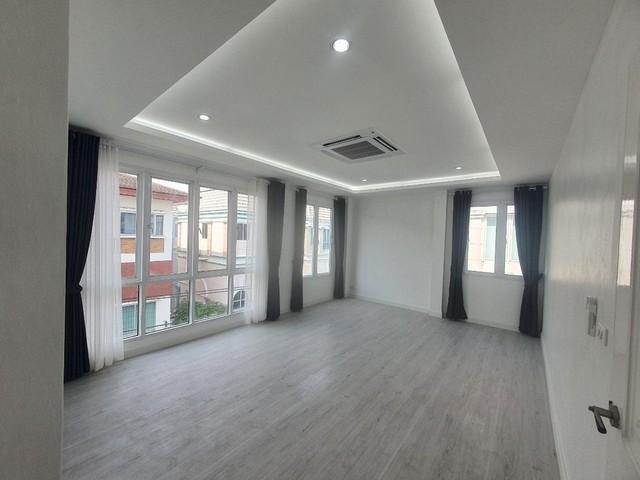 ให้เช่าโฮมออฟฟิต 3.5 ชั้น หลังมุม ย่านลาดพร้าววังหิน โชคชัย 4