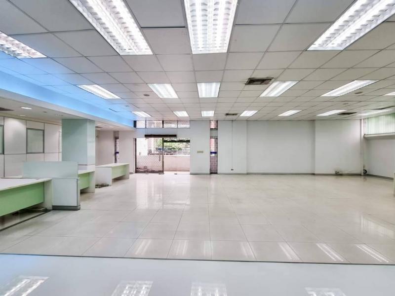 รหัสทรัพย์ R3028 ให้เช่า อาคาร 3ชั้น มีชั้นดาดฟ้าและใต้ดิน ริมถนนเพชรเกษม ใกล้บีทีเอส