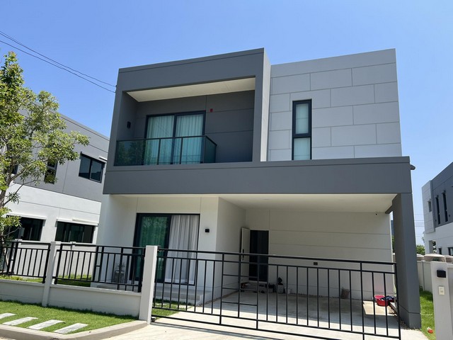 ขายด่วน บ้านเดี่ยว centro บางนา ใกล้ห้างเมกะ บางนา ราคาสุดพิเศษสนใจติดต่อ 061-624-7988ต้องการขายบ้านเดี่ยว เซนโทร บางนา กม7 หลังุมุมขนาด 50.8 ตารางวา 3ห้องนอน 3 ห้องน้ำ 2 ที่จอดรถบรรยากาศดี ใกล้ห้าง Mega Bangna มากกก.สิ่งอำนวยความสะดวกคลับเฮ้าส์ / สระว่ายน้ำระบบเกลือ / ฟิตเนส / Kids Roomสวนสาธารณะ / ระบบรักษาความปลอดภัยตลอด 24 ชม..ทำเลดีทางด่วนบูรพาวิถีถนนกาญจนาภิเษกMega BangnaIKEA BangnaCentral Plaza บางนาConcordian Int