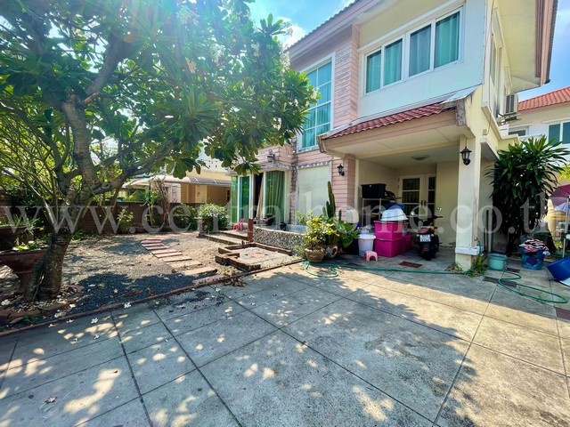 รหัสทรัพย์  5128บ้านเดี่ยว คาซ่า วิลล์ วัชรพล - สุขาภิบาล 5 สภาพดี พร้อมอยู่ที่ตั้ง : ถนนสุขาภิบาล 5 ซอย 71 แขวงออเงิน เขตสายไหม กรุงเทพมหานคร 10220รายละเอียดทรัพย์ - บ้านเดี่ยว 2 ชั้น, ขนาดพื้นที่ 57.4 ตารางวา, พื้นที่ใช้สอย 156 ตารางเมตร- 3 ห้องนอน, 3 ห้องน้ำ, 1 ห้องครัว, 2 ที่จอดรถ- ชั้นล่างพื้นกระเบื้องแกรนิตโต้ / ชั้นบนพื้นลามิเนต- ปั้มน้ำ ขนาด 1,000 ลิตร + แทงค์น้ำ- Built in ครัว พร้อมต่อ