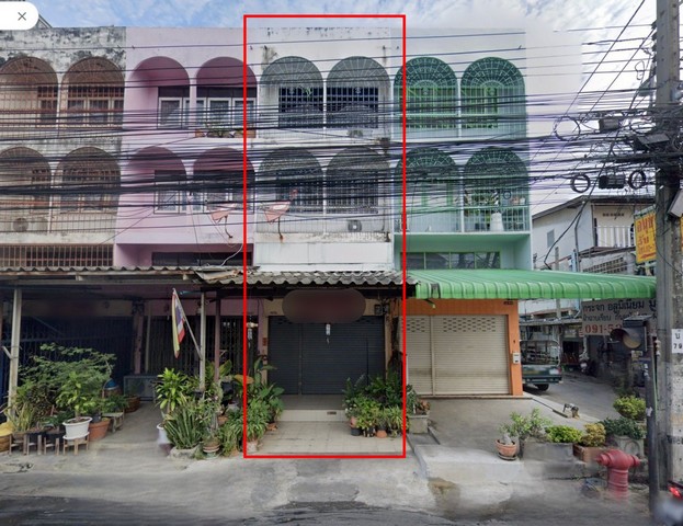รหัสทรัพย์  5203อาคารพาณิชย์ 3.5 ชั้น ติดถนนสุขุมวิท 113 ที่ตั้ง : ถ.สุขุมวิท113 ต.สำโรงเหนือ อ.เมืองสมุทรปราการ จ.สมุทรปราการ 10270รายละเอียดทรัพย์ - อาคารพาณิชย์ 3.5 ชั้น, ขนาดพื้นที่ 20 ตารางวา, พื้นที่ใช้สอย 200 ตารางเมตร- 2 ห้องนอน, 3 ห้องน้ำ, 1 ที่จอดรถสถานที่และทำเลใกล้เคียง- ทำเลติดถนนสุขุมวิท 113 ห่างจากถนนสุขุมวิทเพียง 700 เมตร- ใกล้ รถไฟฟ้า BTS สถานีสำโรง 1.8 กม.- ใกล้ โรงเรียนดรุณร