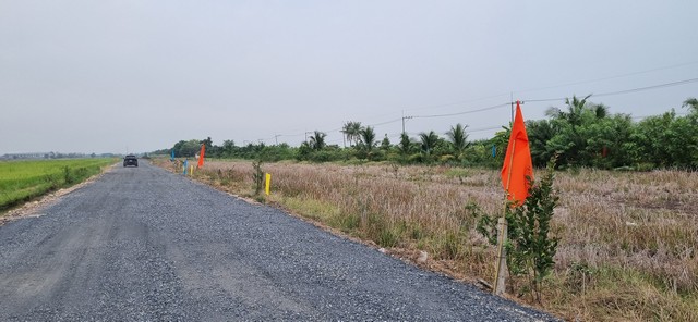 ที่ดินทำเลดี คลอง4คลองหลวง ทะลุคลอง 3 ได้  มีตั้งแต่ 100 ตรว ถึง 4 ไร่