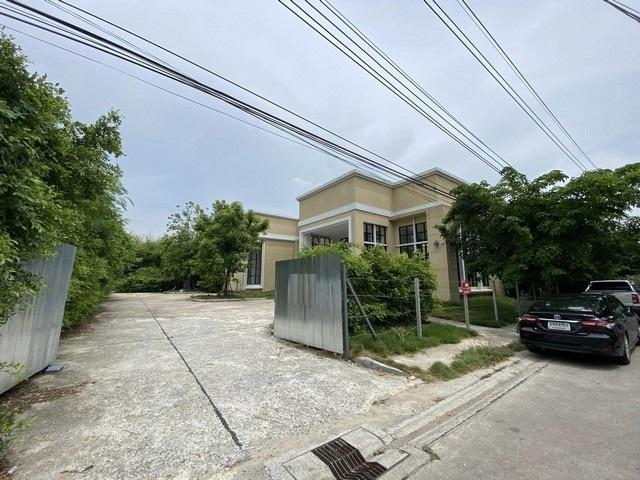 ให้เช่าที่ดิน พร้อมอาคาร ชั้นเดียว  ซอยแบริ่ง บนเนื้อที่ 351 ตารางวา พื้นที่ใช้สอยอาคารโดยประมาณ 250 ตรม. ใกล้รถไฟฟ้าสถานีแบริ่ง