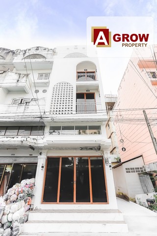 อาคารพาณิชย์ ย่านนวมินทร์ 111 รีโนเวทสวยเกินใคร แถมเฟอร์นิเจอฺร์แบบจัดเต็ม หิ้วกระเป๋าเข้าอยู่ได้เลยค่ะที่ตั้ง :  แขวงนวมินทร์ เขตบึงกุ่ม กรุงเทพมหานคร 10240รหัสทรัพย์ : AGT00430ขายเพียง 3,690,000 บาทรายละเอียด : - อาคารพาณิชย์หลังริม 3.5 ชั้น- ขนาด 13 ตารางวา - พื้นที่ใช้สอย 182 ตารางเมตร - แต่ละชั้นพื้นที่กว้างๆ - 3 ห้องนอน- 3 ห้องน้ำ - 1 โซนครัว - 1 ที่จอดข้างหน้าได้จุดเด่น :- ทุกชั้นโล่ง