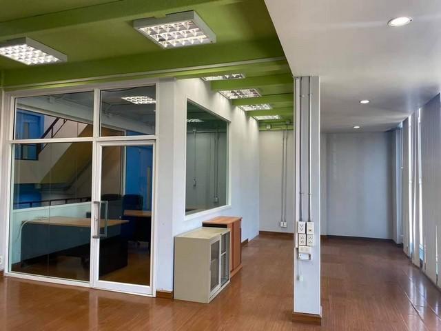 ให้เช่า อาคารสำนักงาน 4 ชั้น ซอยประเสริฐมนูญกิจ 29 มัยลาภ รามอินทรา พื้นที่ใช้สอย 800 ตารางเมตร 7 ที่จอดรถ เนื้อที่ 200 ตารางวา