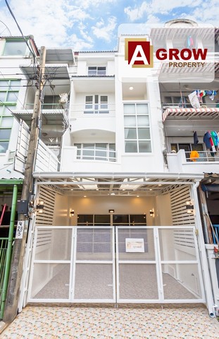 ทาวน์โฮม 4 ชั้น ลาดพร้าว 80 แยก 20  รีโนเวทใหม่พร้อมอยู่ ทำออฟฟิตได้ อยู่อาศัยดีที่ตั้ง : เขตวังทองหลาง แขวงวังทองหลาง กรุงเทพมหานครรหัสทรัพย์ : AGT00427ราคาเพียง 4,200,000 บาท ฟรีโอน!!รายละเอียด : - เนื้อที่ 17 ตารางวา- พื้นที่ใช้สอย 272 กว่าตารางเมตร - 4 ห้องนอน - 3 ห้องน้ำ  - 1 ห้องครัว - 1 ห้องโถงกว้าง - หน้าบ้านสามารถจอดรถได้ 1 คันจุดเด่น : - ทาวน์โฮมรีโนเวทใหม่พร้อมเข้าอยู่ ตกแต่งใหม่ทั้