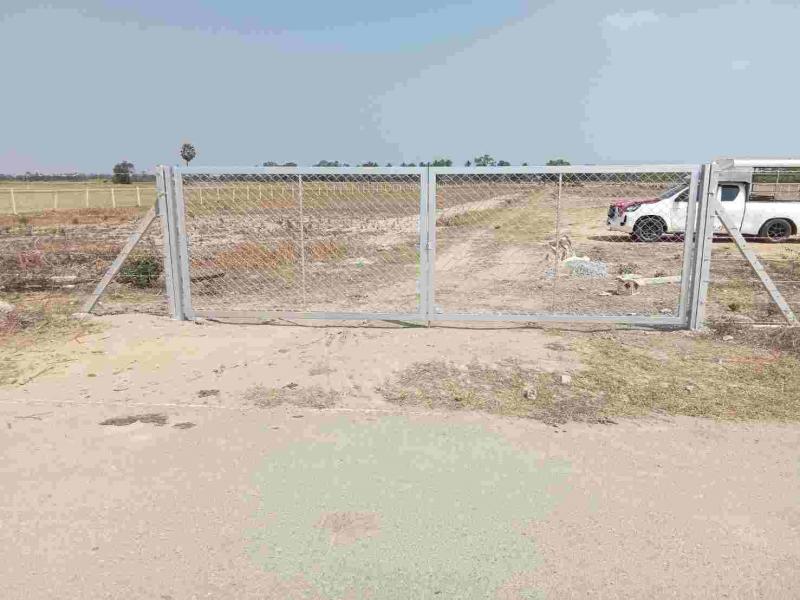 ด่วน ขายที่ดิน 7ไร่3งาน ถมแล้วบางส่วน ต.นายาง อ.ชะอำ จ.เพชรบุรี ที่ตั้ง :  ต.นายาง อ.ชะอำ จ.เพชรบุรีขนาดพื้นที่ : 7 ไร่ 3 งาน 69 ตรว.รายละเอียด :  ที่ดินถมแล้วบางส่วน 50% สามารถแบ่งขายได้ราคา  850,000 บาท ต่อไร่ ราคารวม 5,950000 บาทสนใจติดต่อ  : คุณไพโรจน์ รุ่งจันเหนือโทร : 083 139 6897