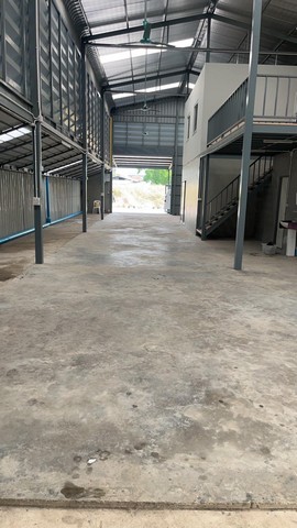 ให้เช่าโกดังพร้อมออฟฟิศ 420 ตร.ม. เฉลิมพระเกียรติร.9 ซอย 28 มีพื้นที่รับรอง ห้องนอนและห้องน้ำ แยกเป็นสัดส่วน ใกล้สวนหลวง ร.9