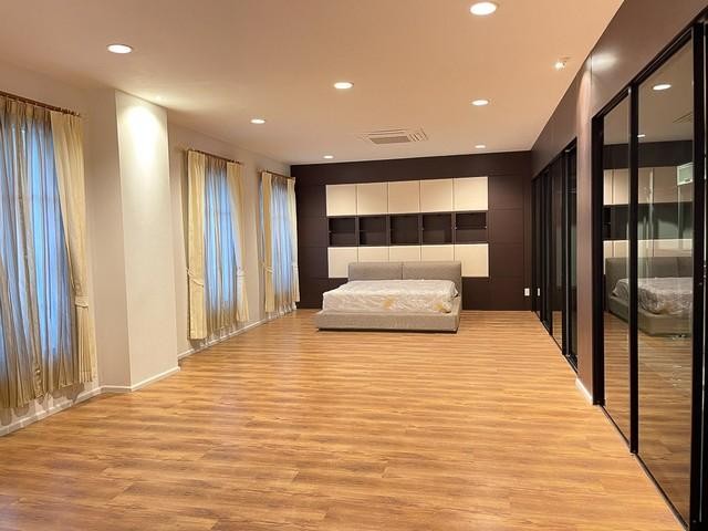 PB4043 ให้เช่าโฮมออฟฟิศ 3.5 ชั้น 2 คูหา โครงการ บ้านกลางกรุง แกรนด์เวียนนา พระราม3 เขตยานนาวา