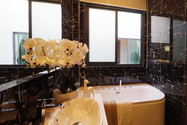 ขายบ้านหรูโมเดิร์น ลักซูรี่ ตกแต่งครบ บิ้วอินและเฟอร์นิเจอร์ พร้อมเครื่องใช้ไฟฟ้า ทุ่งกลมตาลหนัน ซอย20