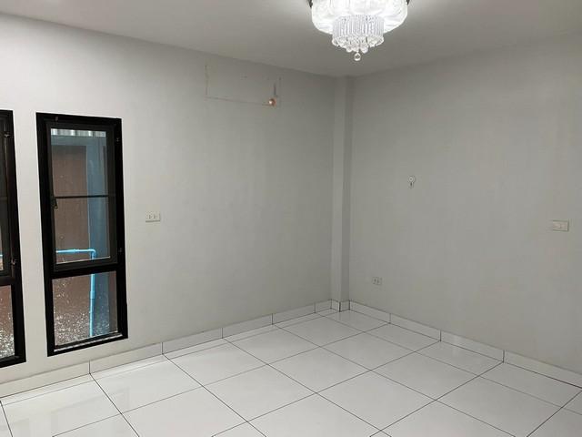 ให้เช่าอาคารพาณิชย์ 3 ชั้น  ซ. มนธาตุราชศรีพิจิตร ใกล้เซ็นทรัล พระราม 2 ขนาด 270 ตร.ว 25 ตารางวา 5 ห้องนอน 3 ห้องน้ำ