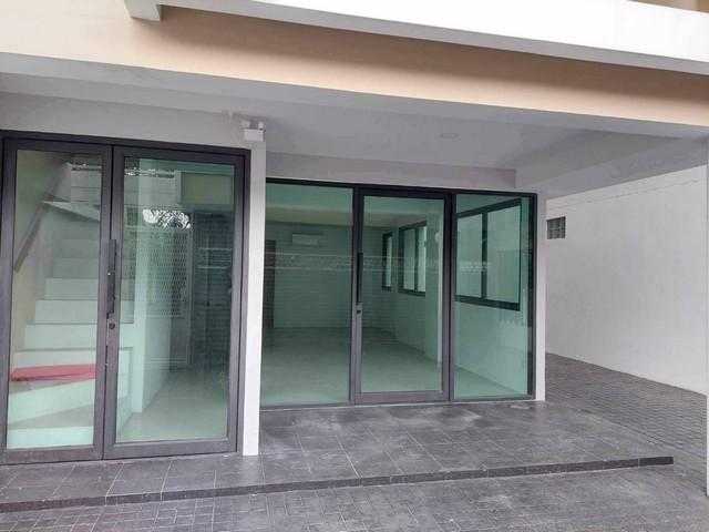 ให้เช่า โฮมออฟฟิศ 6ชั้นมีดาดฟ้า ย่านพระราม 9 พร้อมลิฟท์ 1ตัว พื้นที่ใช้สอย 350 ตรม. 3-5 ห้องนอน 8 ห้องน้ำ เนื้อที่ดิน 30 ตารางวา 3 ที่จอดรถ