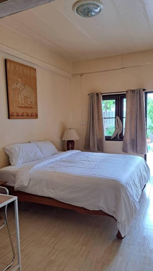 โซนวัดเกต ขาย 7 ล้าน บ้านเช่า 2 ชั้น 102 ตรว. 9 นอน 9 น้ำ อำเภอเมือง ปล่อยเช่ารายวัน ใกล้เมือง เดินทางสะดวกสบาย มีลูกค้าเข้า-ออกตลอด