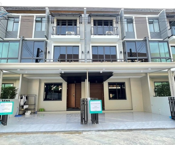 โฮมออฟฟิศหรู 6 นอน 8 น้ำ เอกมัย-รามอินทรา **พื้นที่กว้างขวาง 400 ตารางเมตร เหมาะสำหรับธุรกิจและครอบครัว**