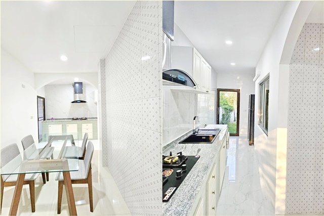 MRT วงแหวนรามอินทรา 254ตรม. ไม่เคยอยู่ เฟอร์ครบ ให้เช่าบ้าน 2 ชั้น 102ตรว. ใกล้มากแฟชั่น ทำเลดี เงียบสงบ หลังมุม 3นอน 3น้ำ 3แอร์ 2จอดรถ