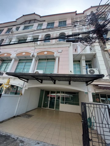 ให้เช่า-ทาวน์โฮม4ชั้น 30ตรว. 4ห้องนอน 6ห้องน้ำ 1ห้องรับแขก 1ห้องครัว- แอร์มี5ตัว พร้อมเฟอร์นิเจอร์-จอดรถในบ้าน2คัน นอกบ้านอีก1คัน( หน้าบ้านกว้าง6เมตร)- อยู่ ถ.เลียบทางด่วนเอกมัย-รามอินทรา  จากแยกประชาอุทิศ เพียง800เมตร สามารถเข้าออกได้ทั้ง ถ.เลียบทางด่วน และ ซอยลาดพร้าว 88- ใกล้จุดขึ้นลงทางด่วนเพียง 100 เมตร- เหมาะทำธุรกิจ ออฟฟิศหรือ ศูนย์กระจายสินค้า –ออนไลน์ (ไม่รับสั