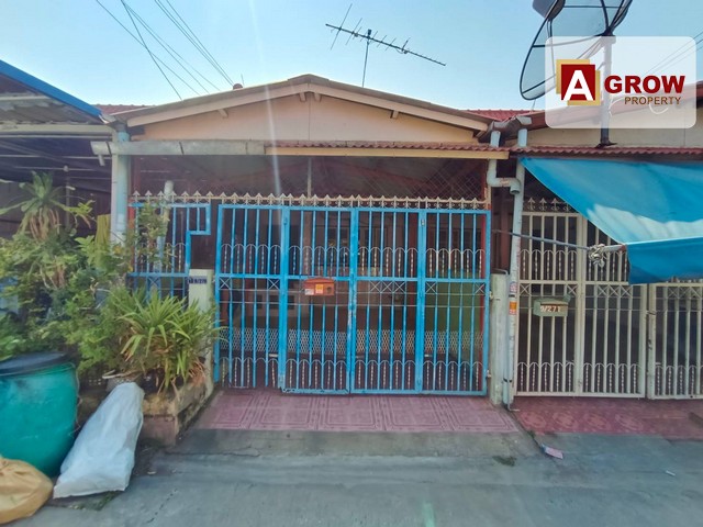 ม.กล่อมพิรุณ แพรกษา เดินทางเข้าออกได้หลายทาง ที่ตั้ง : ตำบลแพรกษา อำเภอเมืองสมุทรปราการ สมุทรปราการ 10280รหัสทรัพย์ : AGT00436ราคาขาย  1,050,000  บาทรายละเอียด : - ทาวน์เฮ้าส์ชั้นเดี่ยว - เนื้อที่16 ตรว- 1 ห้องนอน- 1 ห้องน้ำ- 1 ห้องโถง- 1 ห้องครัว- 1 ที่จอด จุดเด่น : - การเดินทางสะดวก เข้าออกได้หลายทาง แพรกษาได้ ขจรวิทย์ได้ เพทารักษ์ได้ - ขายบ้านตามสภาพ แถมแอร์ 2 เครื่อง- มีรักษากาดูแลความ