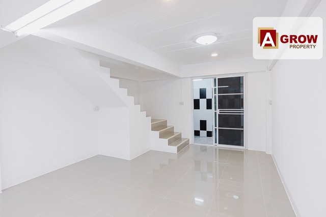 อาคารพาณิชย์นวมินทร์111  รีโนเวทใหม่ทั้งหลังพร้อมเข้าอยู่