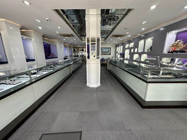 ขายอาคารพาณิชย์ 5.5 ชั้น 770 ตรม. ติดถนนสีลม ซอย28 ใกล้ BTS สุรศักดิ์ ใกล้วัดแขก ทำเลดีมาก