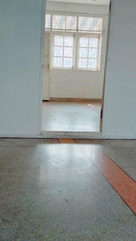 ขายตึกแถว 4 ชั้นครื่ง 1 คูหา ติดถนนประชาราษฎร์บำเพ็ญ Renovate ใหม่ ทำเลย่านการค้าห้วยขวาง