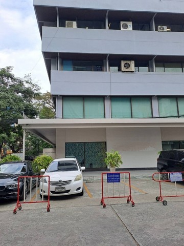 AOR114673 ให้เช่าพื้นที่120 ตรม. ชั้น 3 ใจกลางเมืองเอกมัย 63ใกล้ BTS เอกมัยเดินทางสะดวกสนใจติดต่อ คุณจุ๋ม (Agent)098-5565514   ไลน์ ไอดี(Line ID) : thewitch-jj คลิกลิงค์ไลน์    https://line.me/ti/p/kf8IEqqIw6  AOR114673 ให้เช่าพื้นที่120 ตรม. ชั้น 3 ใจกลางเมืองเอกมัย 63ใกล้ BTS เอกมัยเดินทางสะดวกพื้นที่ 120 ตรม. อยู่ชั้น3 จากทั้งหมด5ชั้นค่าเช่า 60,000.- บาท/เดือน และค่าบริการ 5,000 (ค่าน้ำไฟส่วนกลาง และที่จอดรถ)เดินทางสะดวก ใกล้ BTS เอกมัยที่ตั้ง 