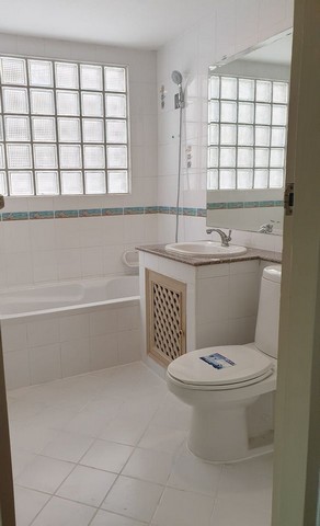 ให้เช่าทาวน์โฮม รัชดา  ลาดพร้าว  ใกล้  MRTลาดพร้าว ราคา 35,000  Tel. 0936785948