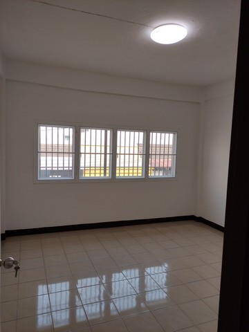 ให้เช่าอาคารพาณิชย์  เสรีไทย   พื้นที่  20  ราคา 15,000  Tel. 0936785948