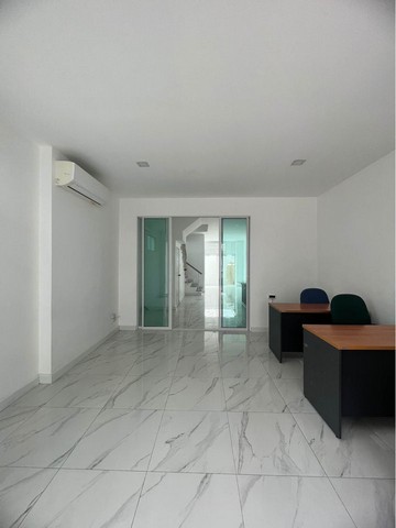 [B0994]ให้เช่า 28.9k ทาว์นโฮม 3 ชั้น หลังริม อาร์เค พาร์ค 1 วัชรพล สายไหม RK PARK 1ใกล้ทางด่วน วงแหวน ติดถนนใหญ่ จดบริษัทได้ทาว์นโฮม 3 ชั้น หลังริม 28 ตร.วา พื้นที่ใช้สอย 180 ตรม. 3 ห้องนอน 3 ห้องน้ำ 1 ห้องครัว จอดรถได้ 2 คัน แอร์ 4 เครื่องคลับเฮาส์ / ฟิตเนส / สระว่ายน้ำ / สวนสาธารณะ / สนามเด็กเล่น28,900.-/เดือน ประกัน 2เดือน ล่วงหน้า 1เดือน สัญญา 1ปีTEL: 095-940-6781 LINE: @500lkyco https://lin.ee/r1A21Uzการเดินทาง- เลียบทางด่วนจตุโช�