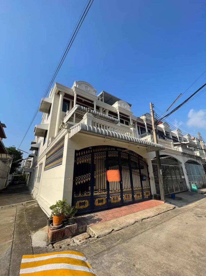 รหัสทรัพย์ R3034 ให้เช่า ทาวน์โฮม 3ชั้น บ้านหลังมุม ซอยนนทรี ย่านพระราม 3 สาธุประดิษฐ์