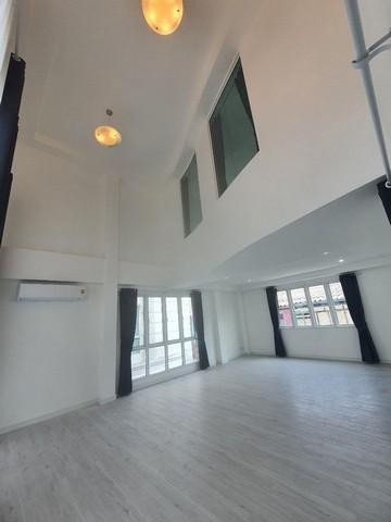 ให้เช่าโฮมออฟฟิต3.5ชั้น หลังมุม  ย่านลาดพร้าววังหิน โชคชัย4ใกล้MRTโชคชัย MK73