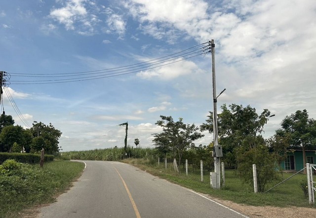 พื้นที่ดิน ที่ดินเปล่า (ไร่อ้อย) เนื้อที่ 38-1-39.5 ไร่ (15,339.50 ตร.ว.), หมู่บ้านรางหมัน ต.รางพิกุล อ.กำแพงแสน จ.นครปฐม ไม่ไกลจาก มหาวิทยาลัยเกษตรศาสตร์ วิทยาเขตกำแพงแสน (14 กม.) 18023912 บาท  38 ไร่ 1 NGAN 39 ตาราง-วา ทำเลคุณภาพ สีเขียวคาดม่วง (ประเภท: ชนบท และปศุสัตว์, ที่ดินหมายเลข 5)