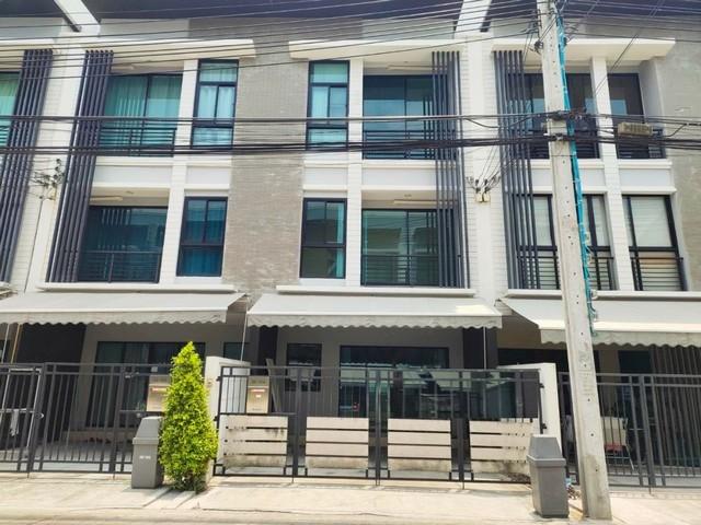 ให้เช่าทาวน์โฮม 3 ชั้น หมู่บ้านบ้านกลางเมืองรามคำแหง 39 ย่านทาวน์อินทาวน์ รามคำแหง เลียบด่วน เหมาะทำออฟฟิศ จดบริษัทได้ ** ให้เช่าบ้านเปล่า