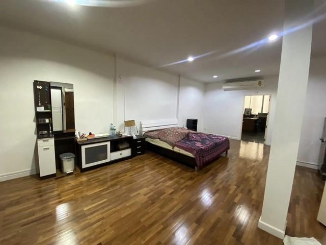 EPL-BR0136 ขายอาคารพาณิชย์ 5.5 ชั้น 770 ตรม.ติดถนนสีลม ซอย28 บางรัก ใกล้ BTS สุรศักดิ์ ขนาดที่ดิน 35 ตรว.พื้นที่ใช้สอย 770 ตรม