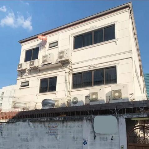 ให้เช่า อาคารพาณิชย์ 3ชั้น อโศก-ดินแดง ซอยตลาดขวัญ พิ้นที่ใช้สอยรวม 900 ตารางเมตร มี 8 ห้องทำงาน 5ห้องน้ำ จอดรถได้ 4-5 คัน 