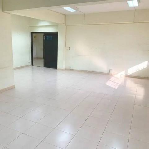 ให้เช่า อาคารพาณิชย์ 3ชั้น อโศก-ดินแดง ซอยตลาดขวัญ พิ้นที่ใช้สอยรวม 900 ตารางเมตร มี 8 ห้องทำงาน 5ห้องน้ำ จอดรถได้ 4-5 คัน