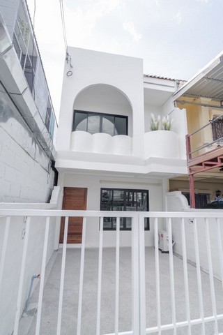 ทาว์นโฮม 2 ชั้น ทำเลทอง สไตล์มินิมอล อำเภอเมือง       