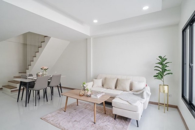 ทาว์นโฮม 2 ชั้น ทำเลทอง สไตล์มินิมอล อำเภอเมือง