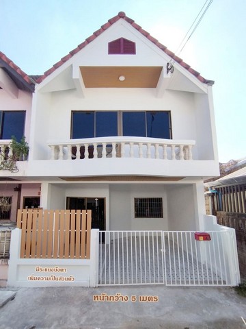 ทาวน์โฮม 2 ชั้น รีโนเวทใหม่ ติดขนส่งแม่เหียะ             