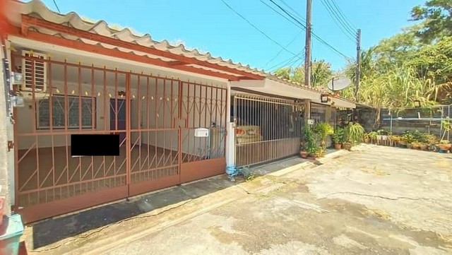 #THR015 For Rent : Rawai, One-story townhome @Happy Home Village, 1 bedroom 1 bathroomOne-story townhomeHappy Home Village- 1 bedroom, 1 bathroom- 1 kitchen- 1 living room- 1 car parking space inside the house(And in front of the house you can park a private car)XDoes not accept pets Complete with furniture - TV flat screen television hung on the wall- Living room sofa (Can be converted into a bed )- Sofa center table- Gas stove + gas tank- Kitchen odor absorber- Bathroom deodorizer- Plate + cup + spoon + glass- 2-shelf refrigerator- Dining table- Cabinet furniture for storing various dishes in the kitchen- Bed + mattress + rubber apron + duvet + blanket + 2 pillow- Wardrobe- 2 air conditioners- Washing machine- Water heater- 2 wall fans (living room and kitchen)- Living room storage display cabinet- Table to put things in front of TV, living room Nearby places- Rawai Beach only 5 minutes- Seven Eleven- Super Chip- Lotus- Yanui Beach/Nai Harn Beach- Laem Phromthep- Phuket Town 20 minut