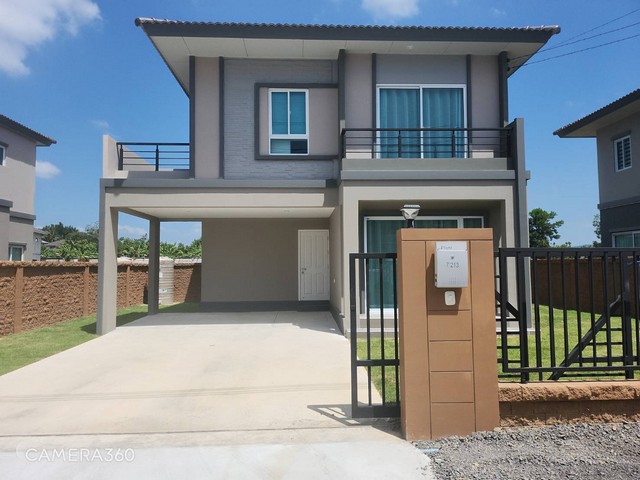 #HR059 For Rent : Kathu, 2-story detached house, 3 bedrooms 2 bathrooms The Plant Thepkasattri-Thalang- 2-story detached house- Size 54.4 sq.w.- 3 bedrooms, 2 bathrooms facilities- Swimming pool- Fitness Nearby places- Lotus Thalang- Thalang Hospital, Phuket- Makro Thalang- Near UWC school Price 50,000 baht /month for yearly contract.Price 60,000 baht / month, 6 monthsThis price includes- Internet, gardeningNot included- Water bill, electricity bill*2 months deposit, 1 month advance payment--------------------#HR059 สำหรับเช่า : บ้านเดี่ยว 2 ชั้น ทำเลถลาง 3 ห้องนอน 2 ห้องนํ้าเดอะ แพลนท์ เทพกระษัตรี-ถลาง- บ้านเดี่ยว 2 ชั้น - ขนาด 54.4 ตรว.- 3 ห้องนอน 2 ห้องนํ้า สิ่งอำนวยความสะดวก- สระว่ายนํ้า - ฟิตเนส     