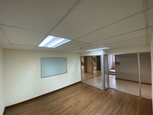 ให้เช่าออฟฟิศติด BTS นานา The Trendy Office ขนาด 91 ตร.ม ห้องมุมวิวสวย