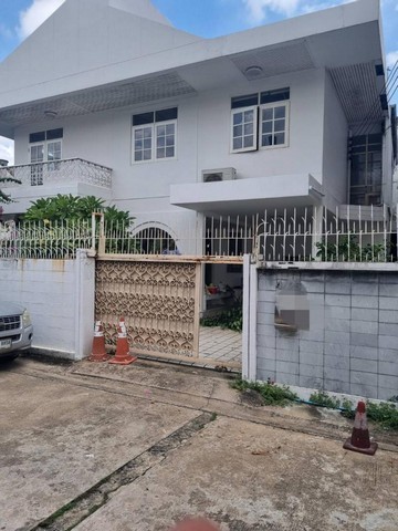 PO552 ขายบ้าน ย่านสาทร หลังมุม 71 ตรว. 4 ห้องนอน ซอยเย็นอากาศ 1 แขวงทุ่งมหาเมฆ เขตสาทร *** ขายตามสภาพ *** บ้านต้องรีโนเวท