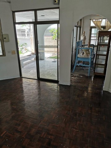 PO552 ขายบ้าน ย่านสาทร หลังมุม 71 ตรว. 4 ห้องนอน ซอยเย็นอากาศ 1 แขวงทุ่งมหาเมฆ เขตสาทร *** ขายตามสภาพ *** บ้านต้องรีโนเวท