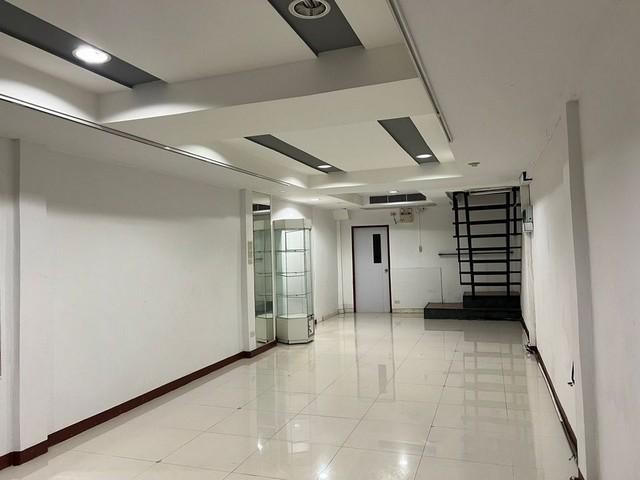 POR4066 ให้เช่า อาคารพาณิชย์ 4 ชั้น ซอยสุขุมวิท 49 ติดริมถนน เหมาะทำธุรกิจสปา คลินิก หลากหลายธุรกิจ คลองตันเหนือ เขตวัฒนา