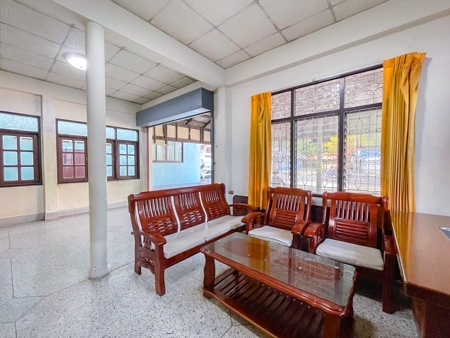 บ้านว่างให้เช่า 2 ชั้น 2น.1น้ำ ติดถนนใหญ่ ใกล้หาดหัวถนน