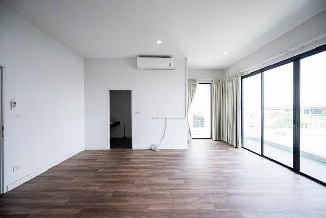 BS805 ขายอาคารสํานักงาน stand alone 5 ชั้น 500 ตรม. ซอยพัฒนาการ 31/1 รีโนเวทใหม่ พร้อมลิฟท์ ใกล้ตึก True Tower